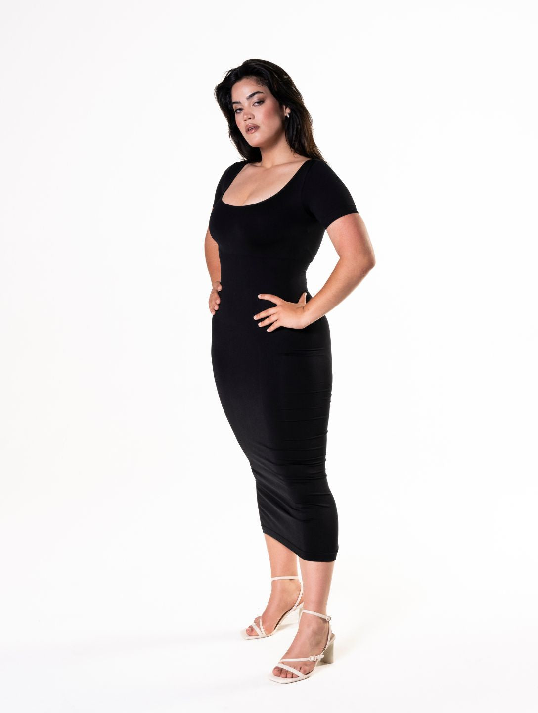 Chic Bodycon Midi Dress with Stylish Slit and Short Sleeves