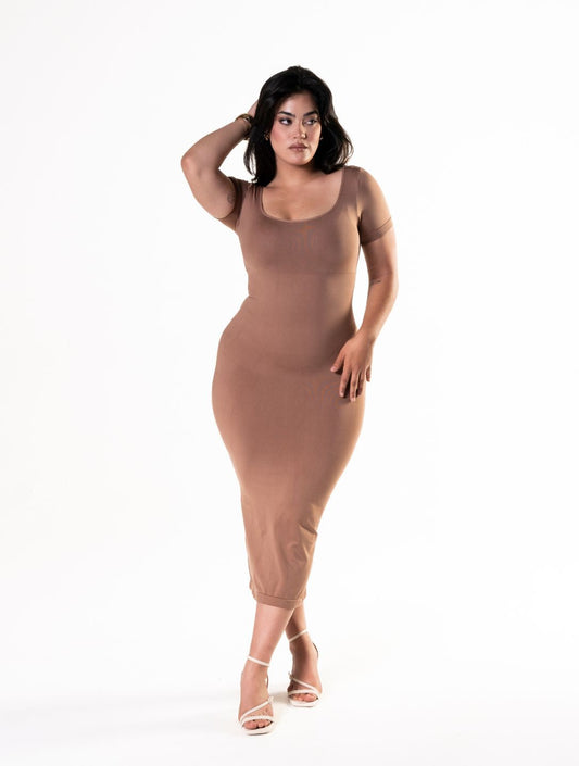 Chic Bodycon Midi Dress with Stylish Slit and Short Sleeves